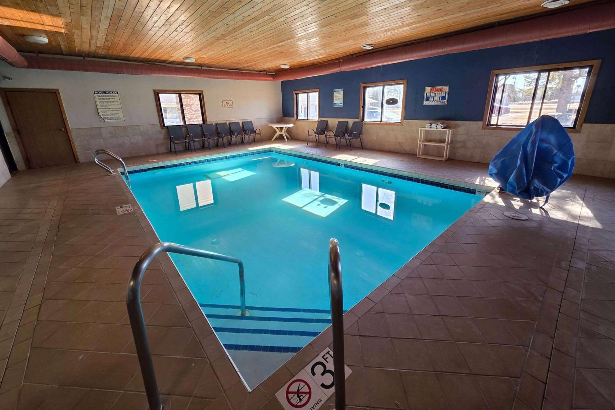 Motel Super 8 By Wyndham Hayward Wi Extérieur photo
