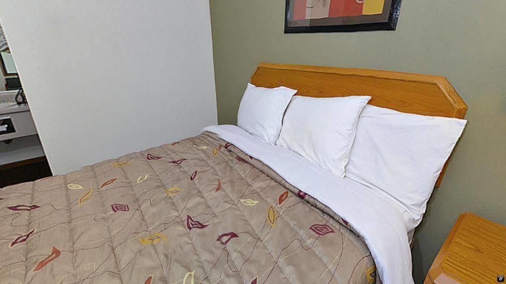 Motel Super 8 By Wyndham Hayward Wi Extérieur photo