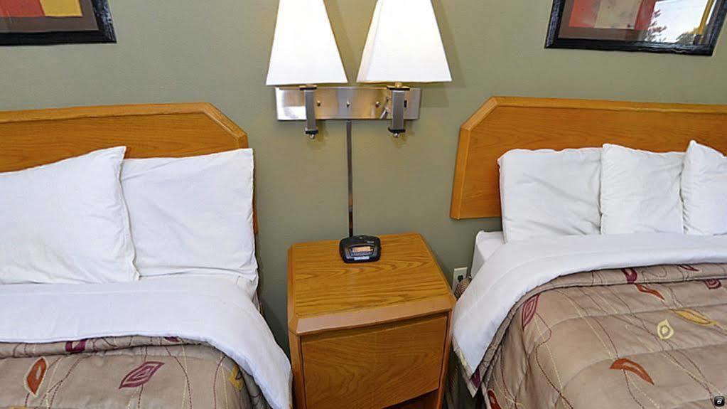 Motel Super 8 By Wyndham Hayward Wi Extérieur photo